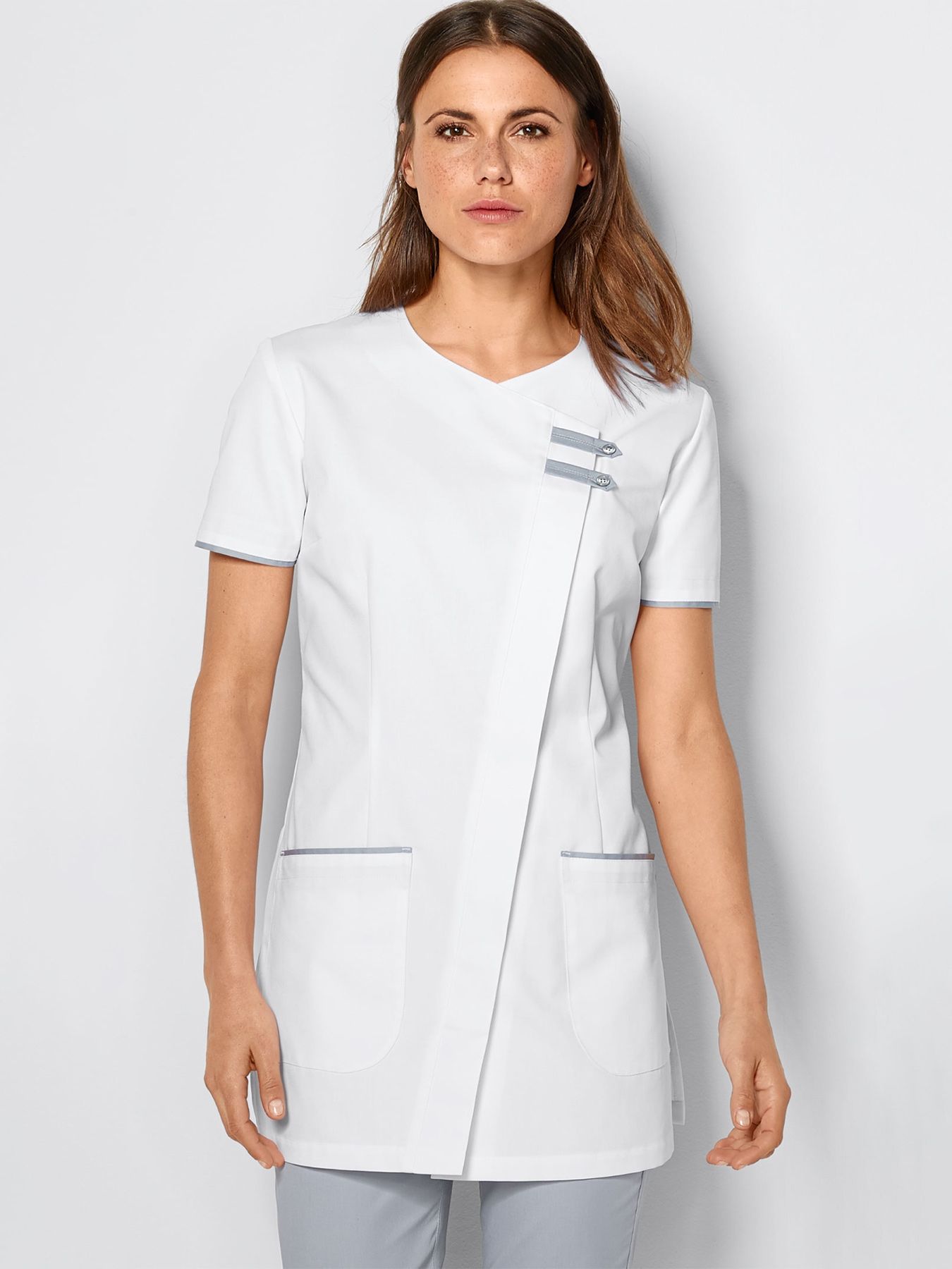 Blouse médicale avec boutonnière cachée