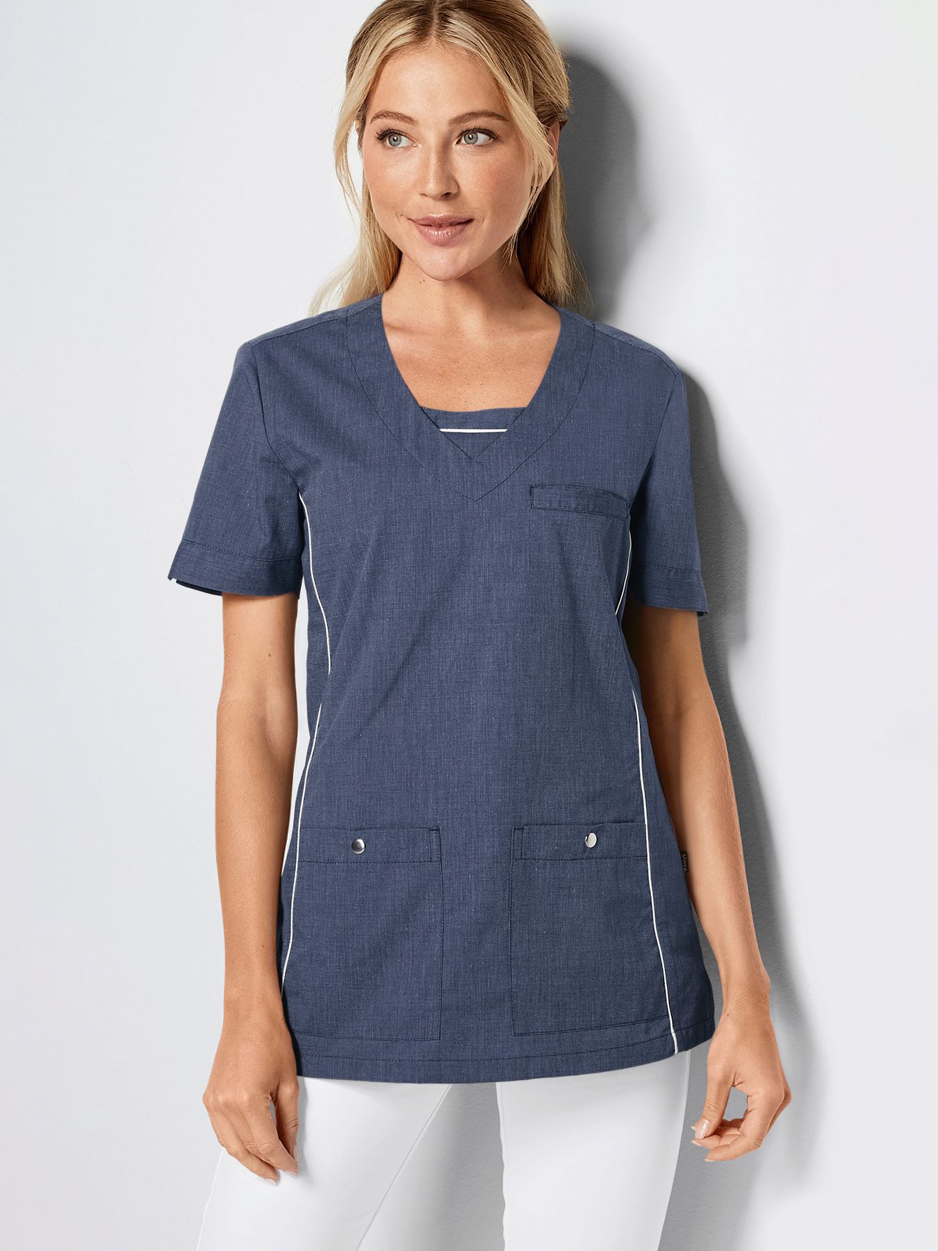 Tunique médicale à encolure V