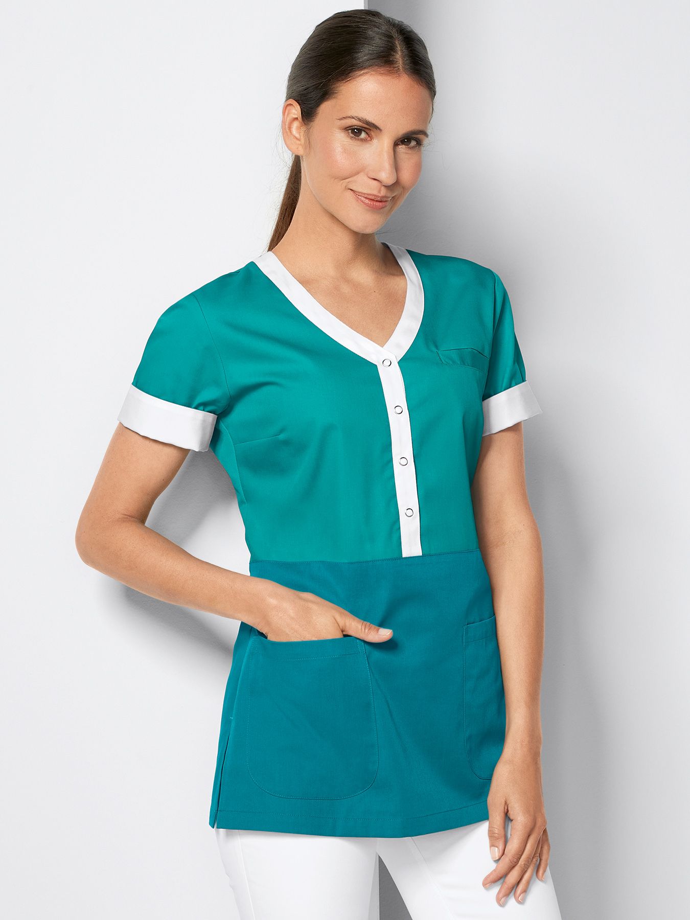 Tunique médicale à encolure V