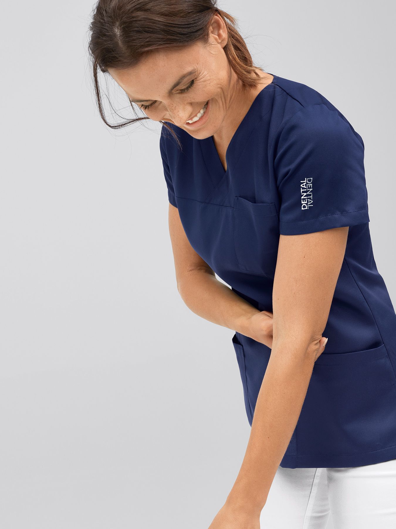 Tunique médicale facile à enfiler – broderie DENTAL